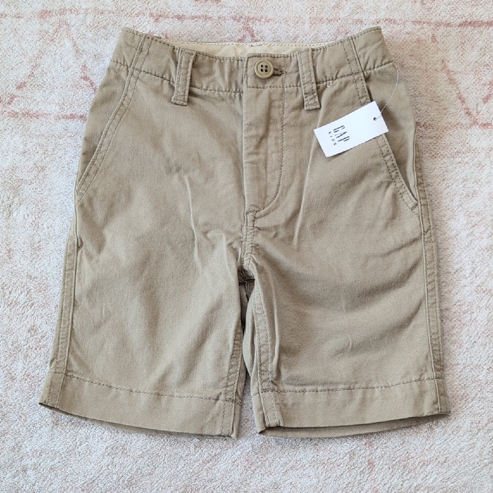 NWT GAP Slim Khaki Shorts